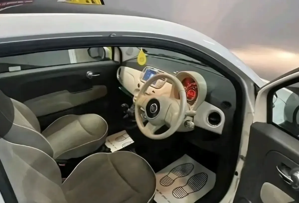 Used Fiat 500 Lounge 69 HP (50 kW) 2012 White Hatchback