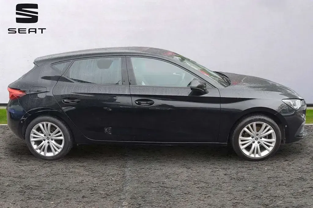Used Seat Leon SE Dynamic 108 HP (79 kW) 2021 Black Hatchback