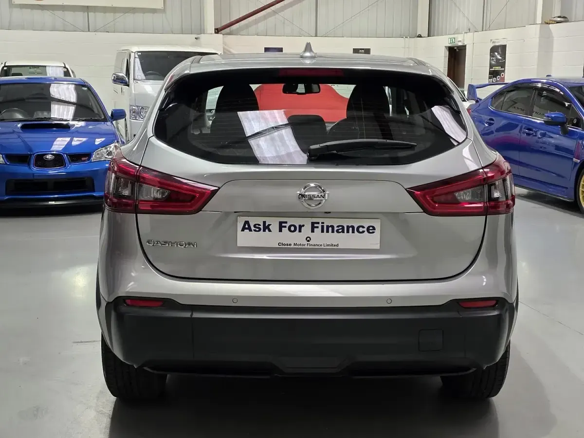 Used Nissan Qashqai Acenta Premium 140 HP (102 kW) 2019 Silver SUV
