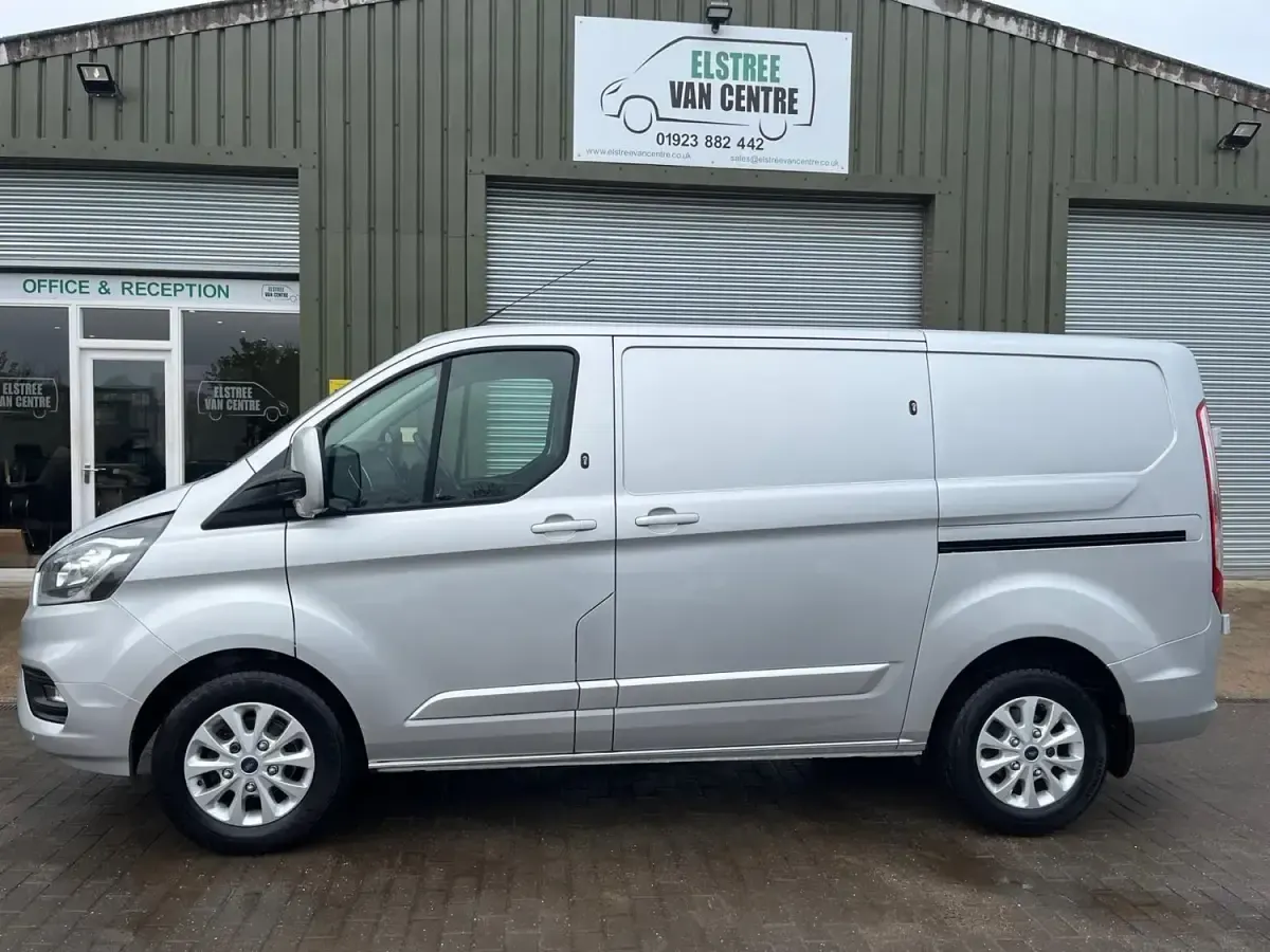 Usado Ford Transit Custom Limited 130 HP (95 kW) 2020 Prateado Van