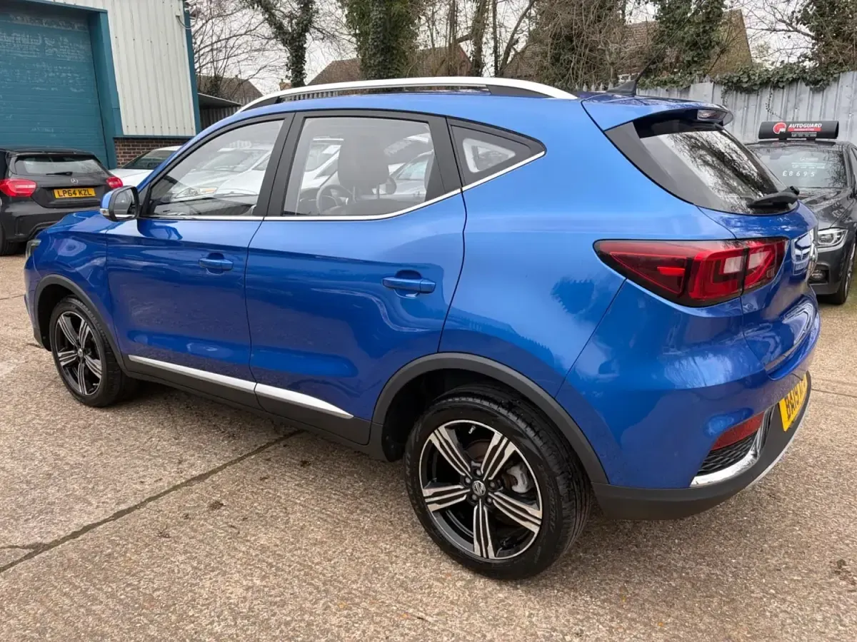 Używany MG ZS Exclusive 106 KM (77 kW) 2019 Niebieski SUV