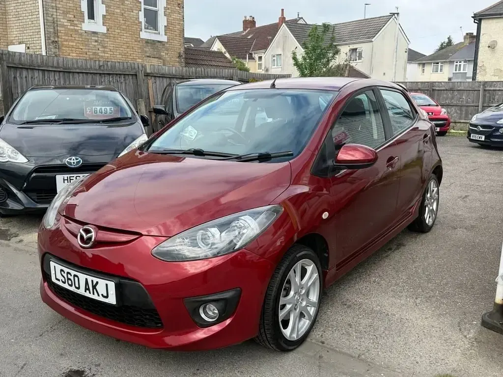 Używany Mazda 2 86 KM (63 kW) 2010 Czerwony Hatchback