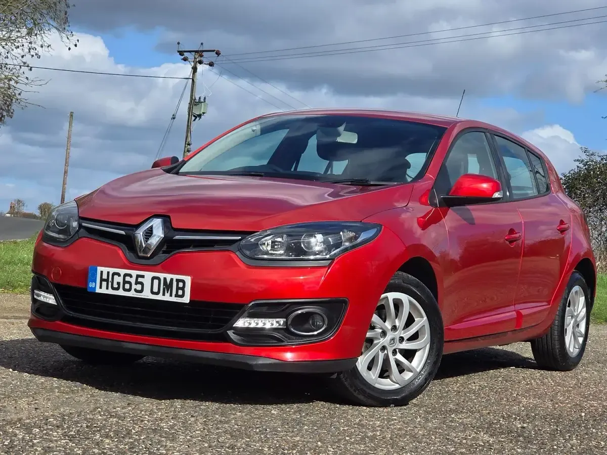Used Renault Mégane Dynamique 110 HP (80 kW) 2016 Red Hatchback