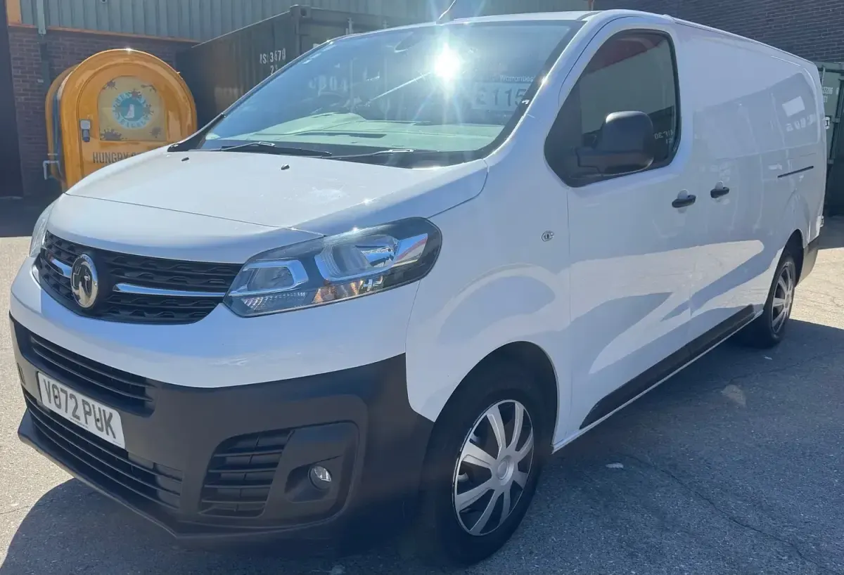 Used Vauxhall Vivaro 100 HP (73 kW) 2022 White MPV