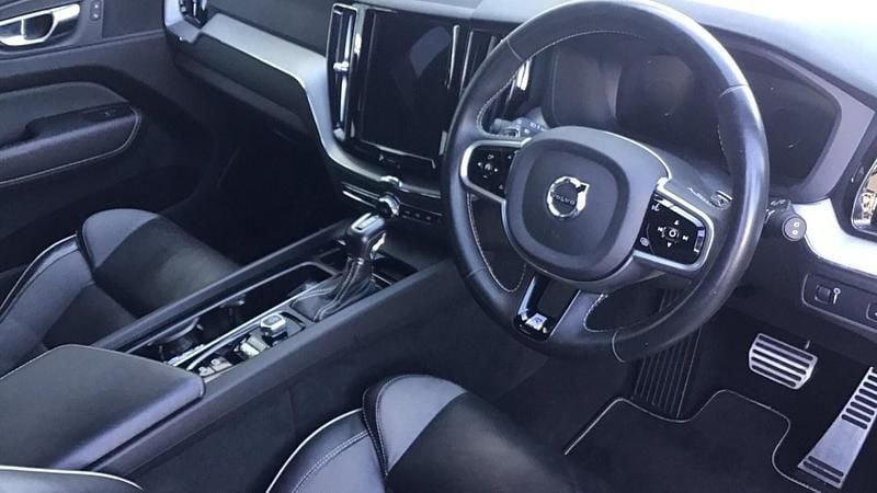 Used Volvo XC60 R-Design 190 HP (139 kW) 2019 Grey SUV