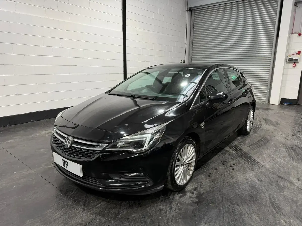 Used Vauxhall Astra Elite 200 HP (147 kW) 2018 Black Hatchback
