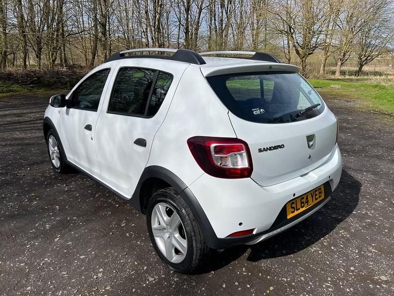 Used Dacia Sandero Lauréate 90 HP (66 kW) 2014 White Hatchback