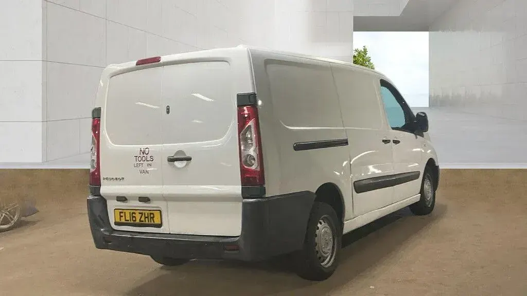 Used Peugeot Expert 128 HP (94 kW) 2016 White Van