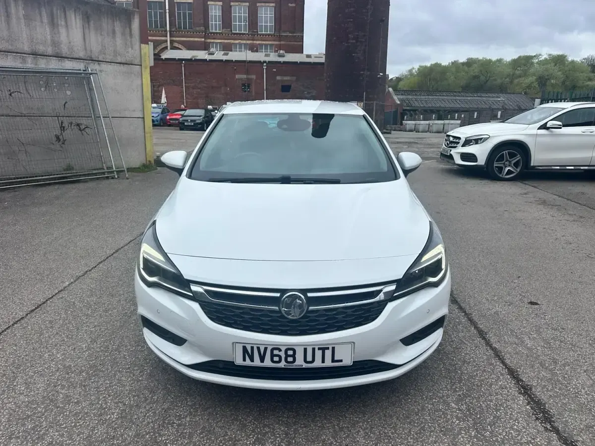 Begagnad Vauxhall Astra SRi 150 HK (110 kW) 2019 Vit Halvkombi