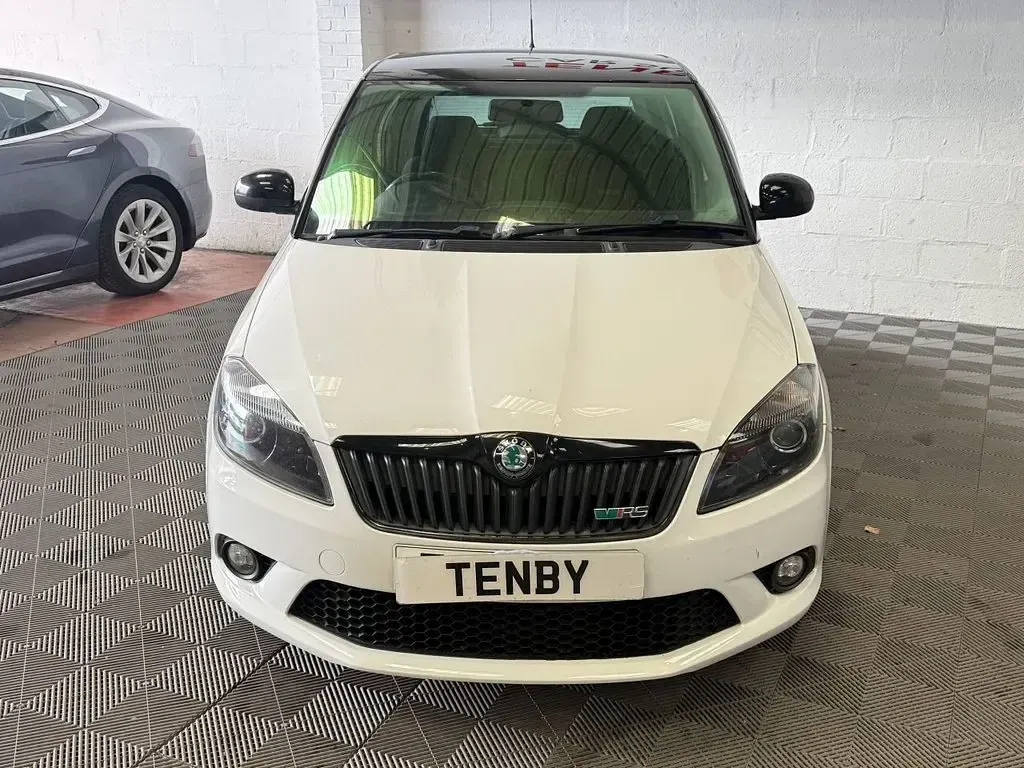 Used Skoda Fabia vRS 180 HP (132 kW) 2012 White Hatchback