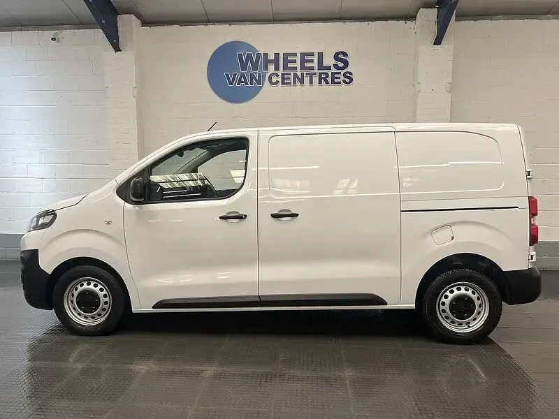 Used Citroën Dispatch 100 HP (73 kW) 2023 White MPV