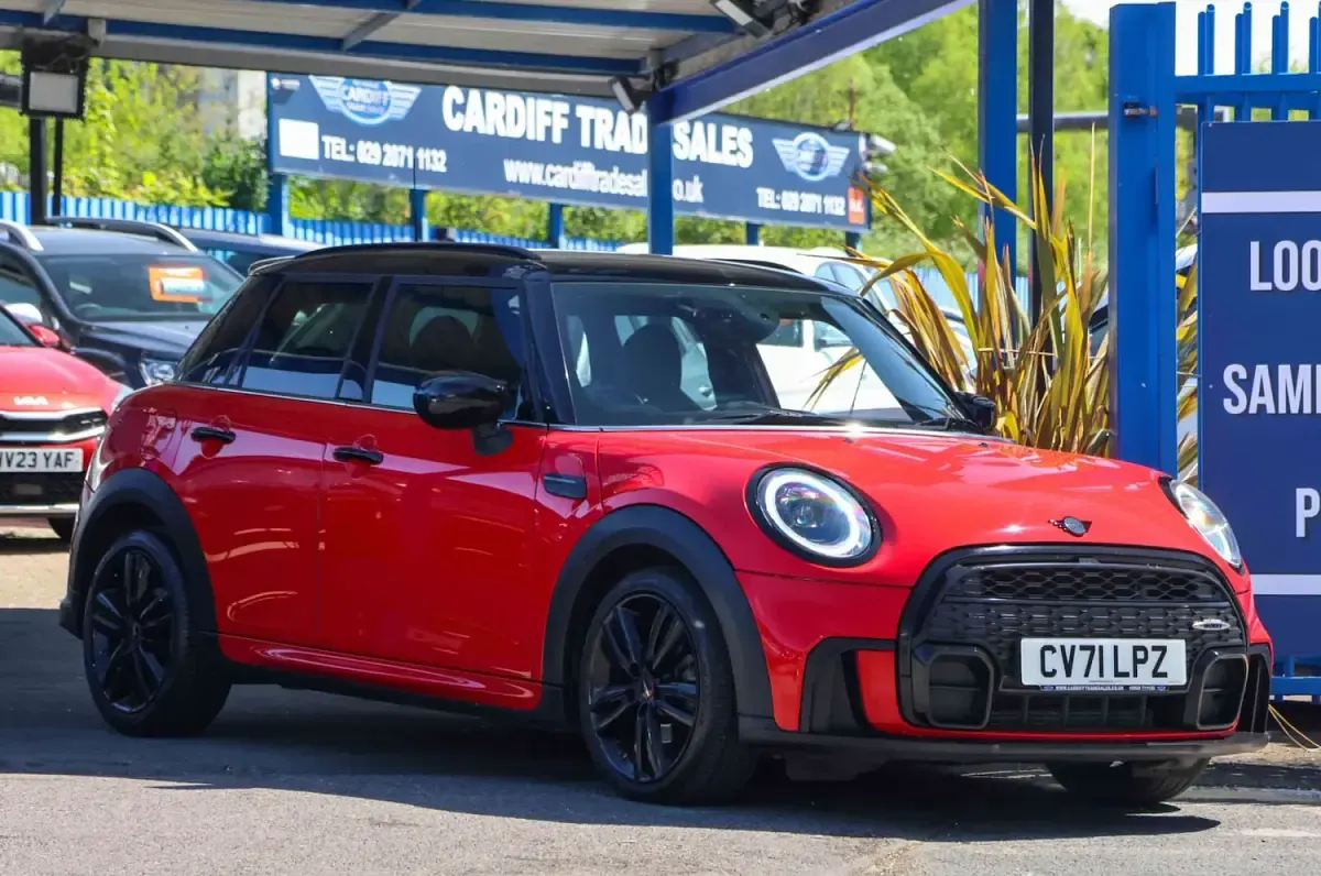 Used Mini Cooper Hatch 134 HP (98 kW) 2021 Red Hatchback