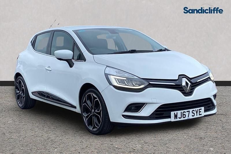Used Renault Clio IV Dynamique 90 HP (66 kW) 2016 White Hatchback