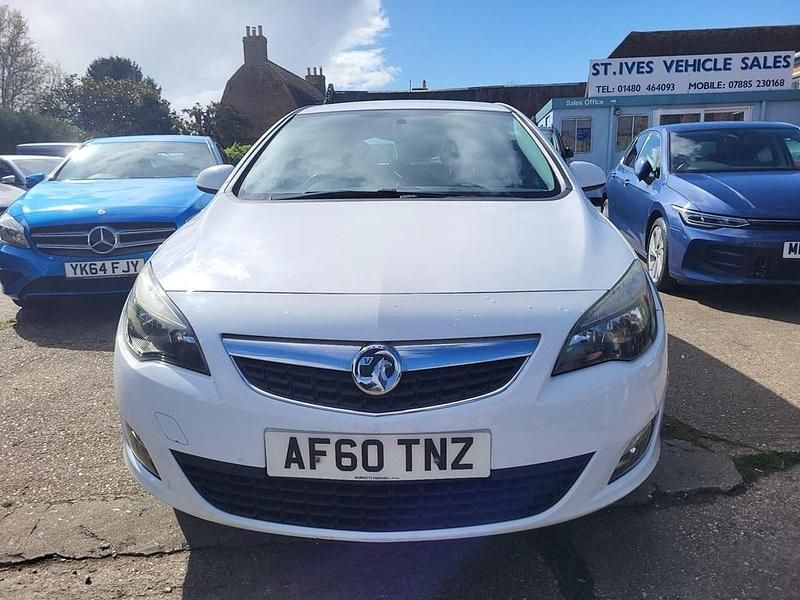 Used Vauxhall Astra SRi 2010 White Hatchback