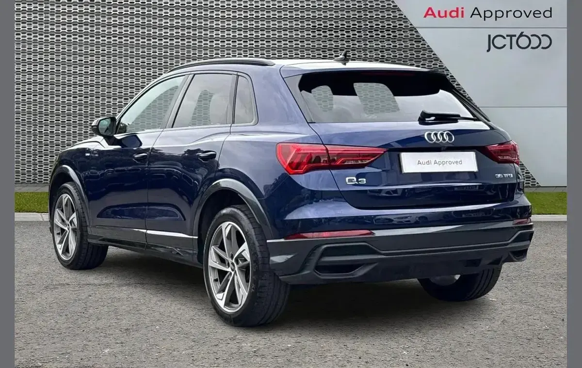 Used Audi Q3 Black Edition 150 HP (110 kW) 2022 Blue SUV