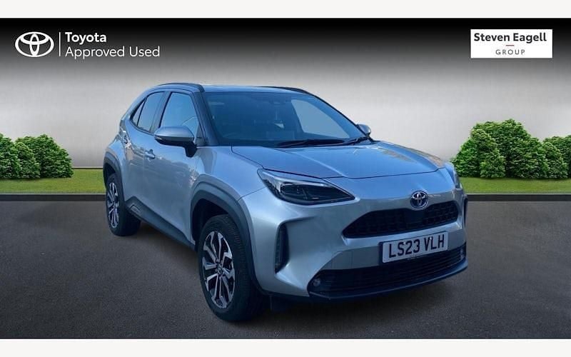 Used 2025 Toyota Yaris Hybrid Design Estate | £22,216 (Good price) - Image 1/4