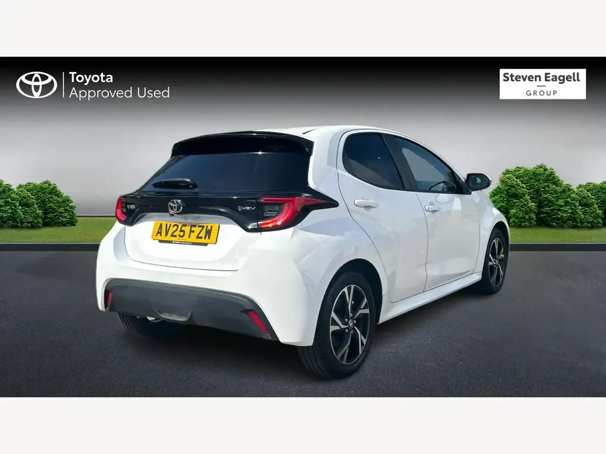 Used Toyota Yaris Design 2025 White Hatchback