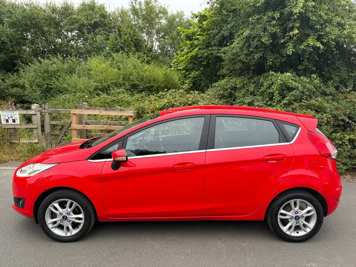 Used Ford Fiesta Zetec 98 HP (72 kW) 2017 Red Hatchback