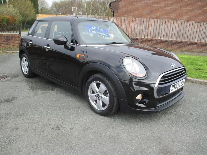 Używany Mini Cooper D Hatch 116 KM (85 kW) 2017 Czarny Hatchback