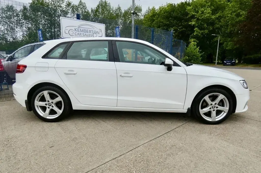 Used Audi A3 Sportback Sport 150 HP (110 kW) 2017 White Hatchback