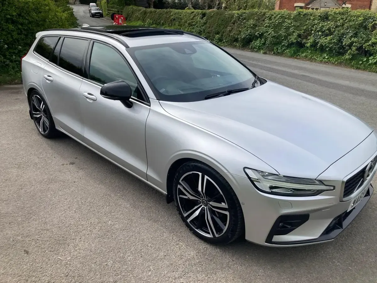 Usado Volvo V60 R-Design Pro 2019 Plateado Familiar