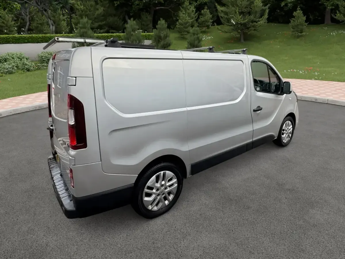 Used Renault Trafic 2019 Silver MPV