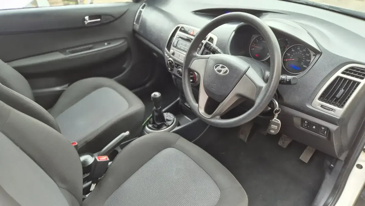Używany Hyundai i20 Classic 85 KM (62 kW) 2013 Biały Hatchback