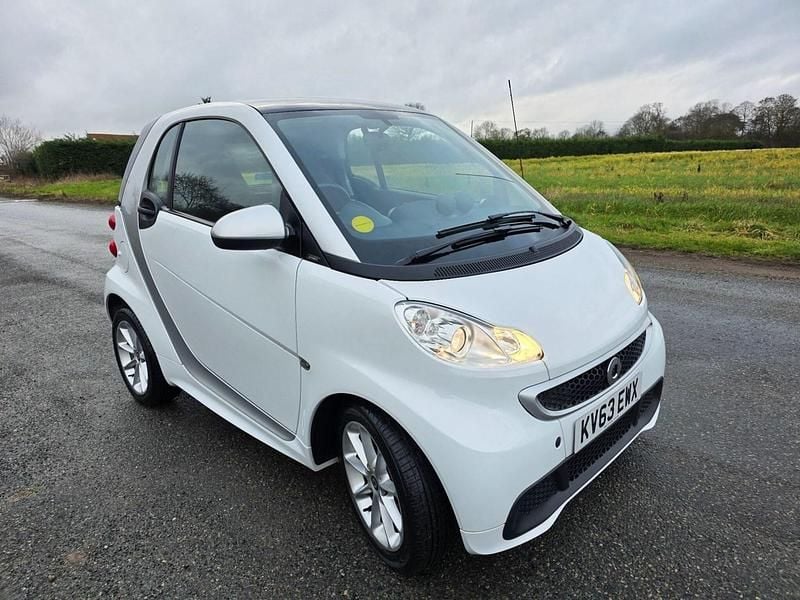 White Used 2013 Smart ForTwo Coupé Passion Coupe | £5,500 (Fair price) - Image 1/4