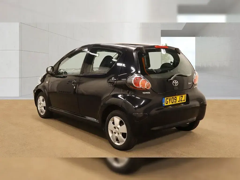 Used Toyota Aygo 67 HP (49 kW) 2009 Black Hatchback