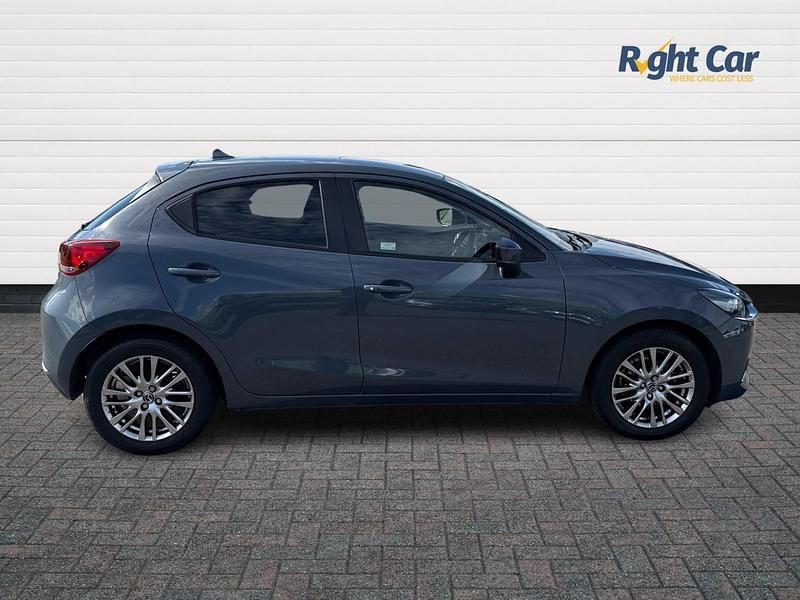 Begagnad Mazda 2 Inclusive 2021 Grå Halvkombi