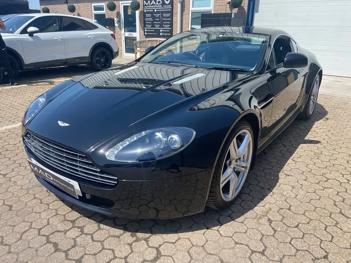 Used Aston Martin Vantage 420 HP (308 kW) 2010 Black Coupe