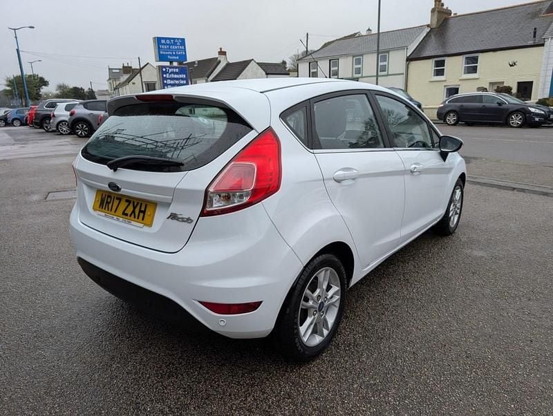 Usado Ford Fiesta Zetec 2017 Blanco Utilitario
