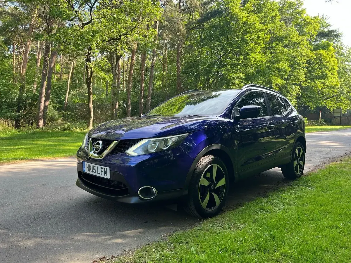 Usado Nissan Qashqai N-TEC 115 HP (84 kW) 2015 Azul SUV