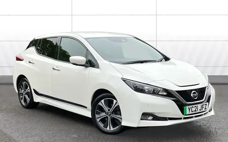 Begagnad Nissan Leaf N-Connecta 110 kW (150 HK) 2021 Halvkombi