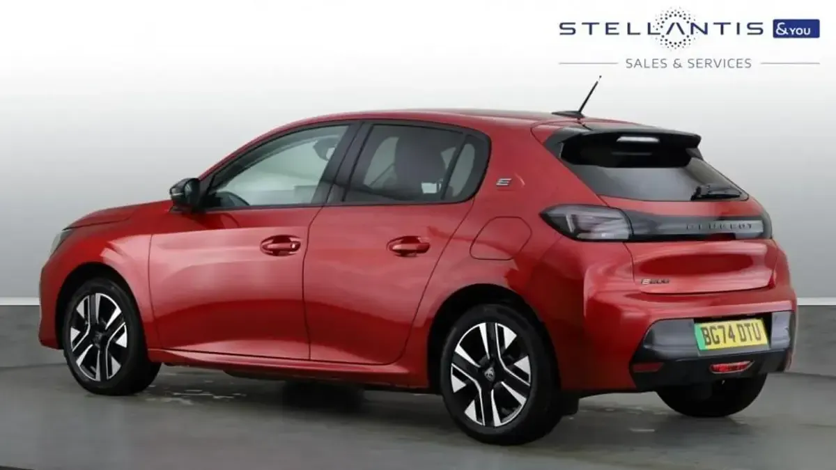 Used Peugeot e-208 Style 98 kW (134 HP) 2024 Red Hatchback