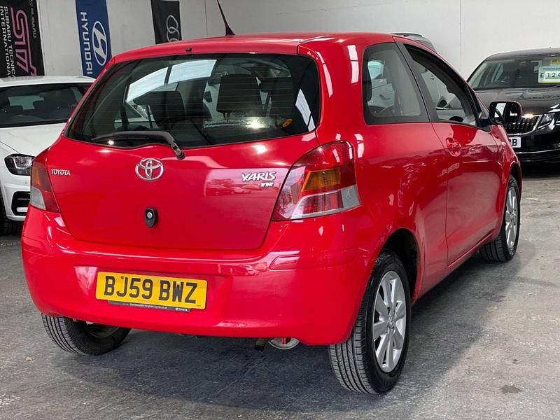 Used Toyota Yaris 69 HP (50 kW) 2009 Red Hatchback