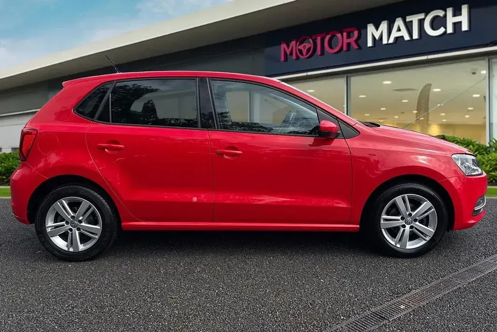 Begagnad VW Polo Match 2016 Röd Halvkombi