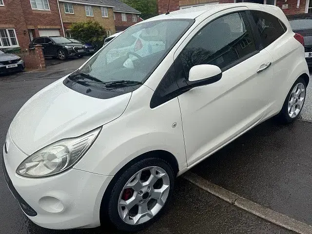 Usado Ford Ka Titanium 68 CV (50 kW) 2010 Blanco Utilitario