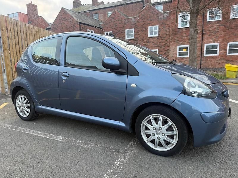 Used Toyota Aygo 67 HP (49 kW) 2008 Blue Hatchback