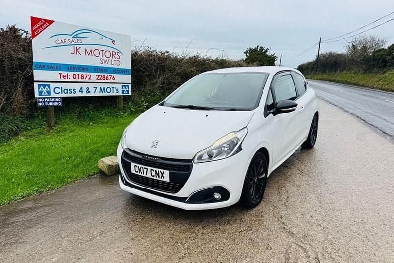White Used 2017 Peugeot 208 Hatchback | £4,595 (Good price) - Image 1/1