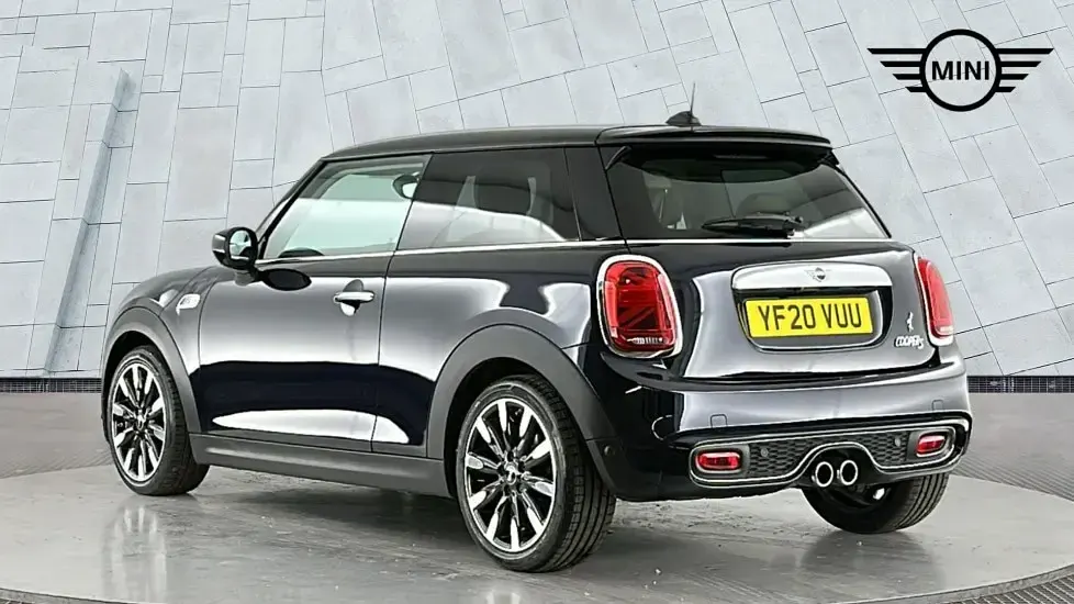 Usado Mini Cooper S Exclusive 189 HP (139 kW) 2020 Preto Citadino