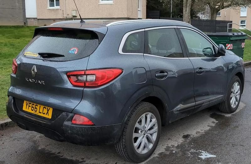 Usado Renault Kadjar Dynamique 130 HP (95 kW) 2016 Cinzento SUV