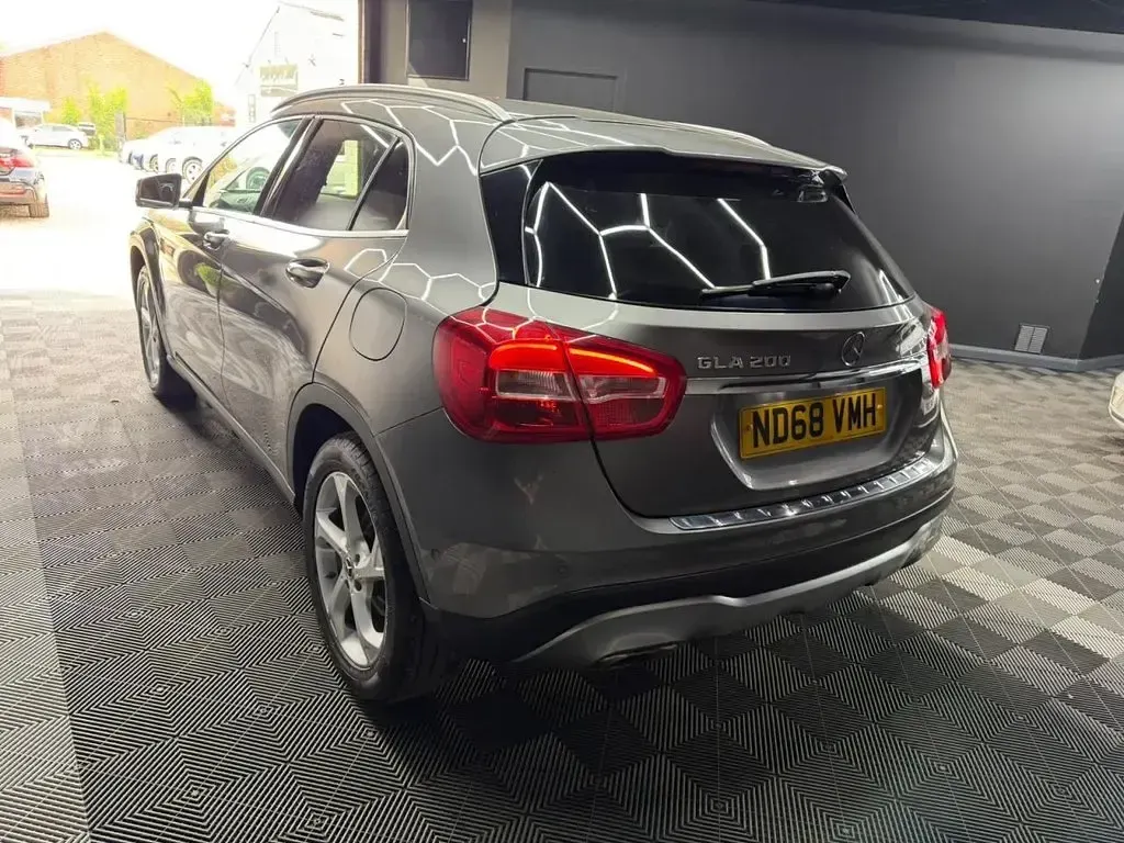 Used Mercedes GLA200 Executive 156 HP (114 kW) 2018 Grey SUV