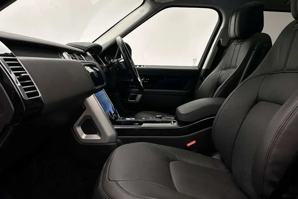 Używany Land Rover Range Rover Vogue 339 KM (249 kW) 2021 Srebrny SUV