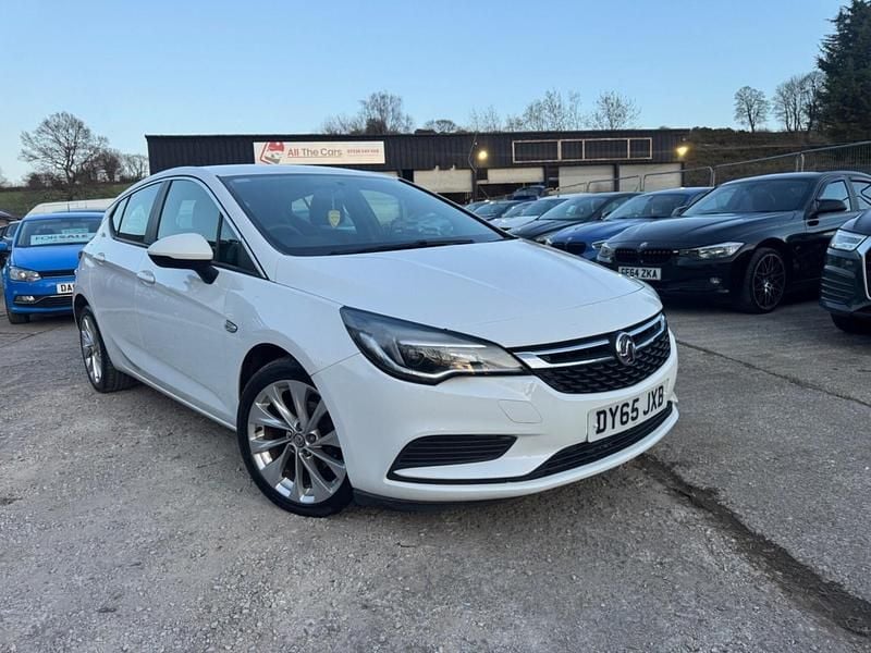 Used Vauxhall Astra Design Edition 125 HP (91 kW) 2016 White Hatchback