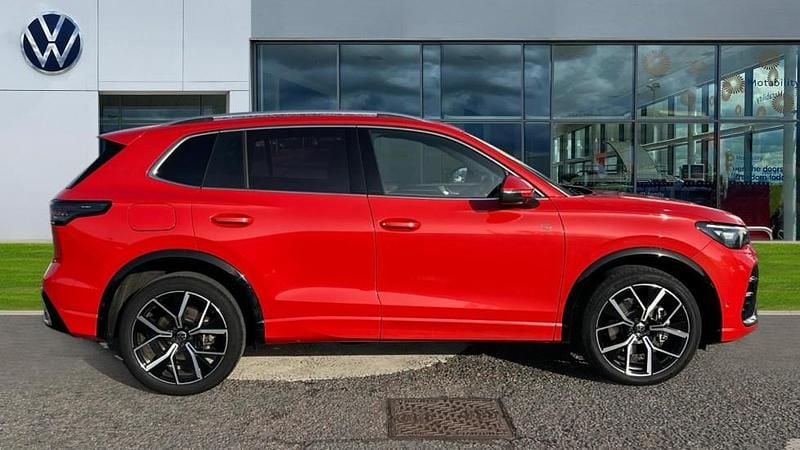 Used VW Tiguan R-line 272 HP (200 kW) 2025 Persimmon red metallic SUV