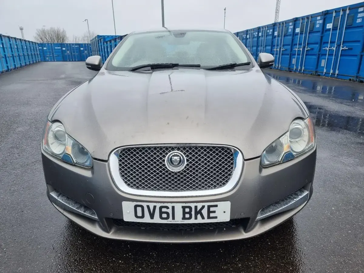 Usado Jaguar XF Premium Luxury 275 HP (202 kW) 2011 Cinzento Sedan