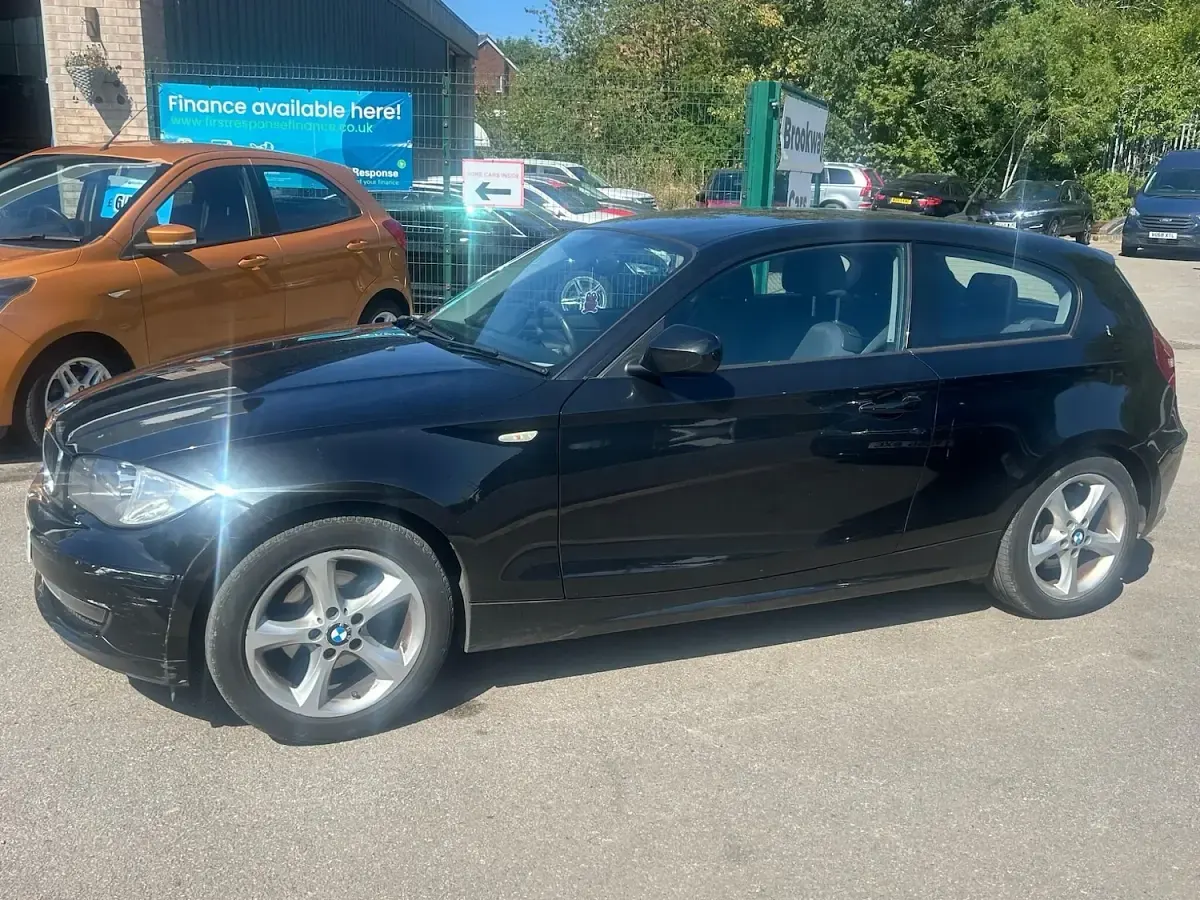 Used BMW 118 Sport Line 2011 Black Hatchback