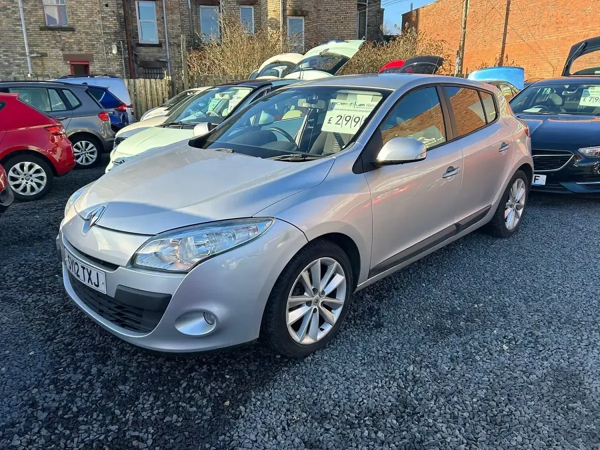 Used Renault Mégane 130 HP (95 kW) 2012 Silver Hatchback