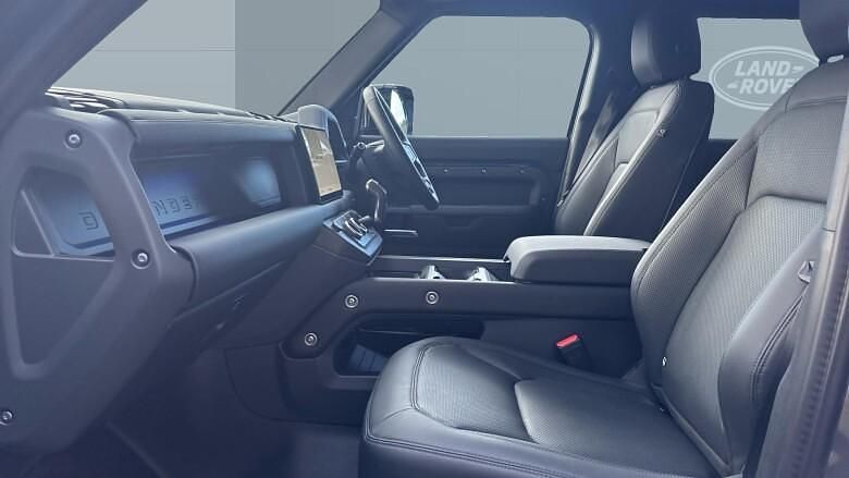 Used Land Rover Defender SE Dynamic 249 HP (183 kW) 2025 Estate